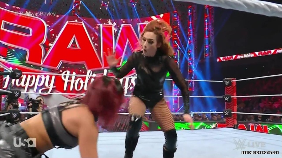 WWE_Monday_Night_Raw_2022_12_19_720p_HDTV_x264-NWCHD_mp4_005898697.jpg