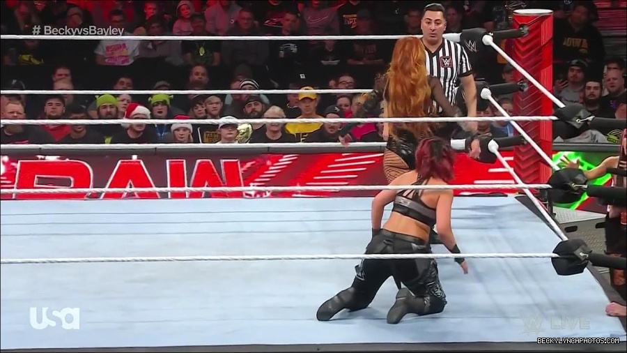 WWE_Monday_Night_Raw_2022_12_19_720p_HDTV_x264-NWCHD_mp4_005899898.jpg