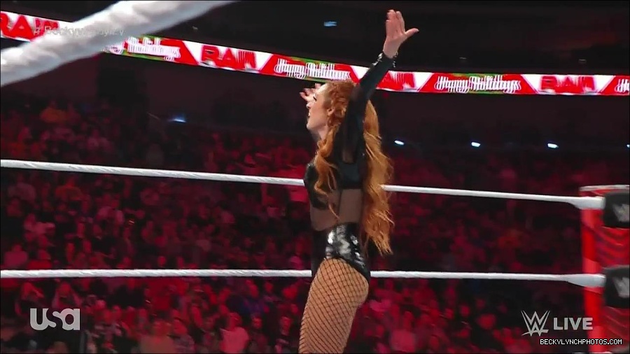 WWE_Monday_Night_Raw_2022_12_19_720p_HDTV_x264-NWCHD_mp4_005903502.jpg