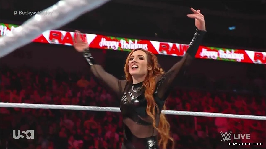 WWE_Monday_Night_Raw_2022_12_19_720p_HDTV_x264-NWCHD_mp4_005904302.jpg