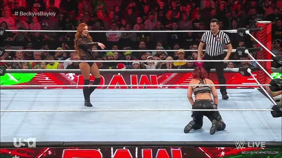 WWE_Monday_Night_Raw_2022_12_19_720p_HDTV_x264-NWCHD_mp4_005907105.jpg