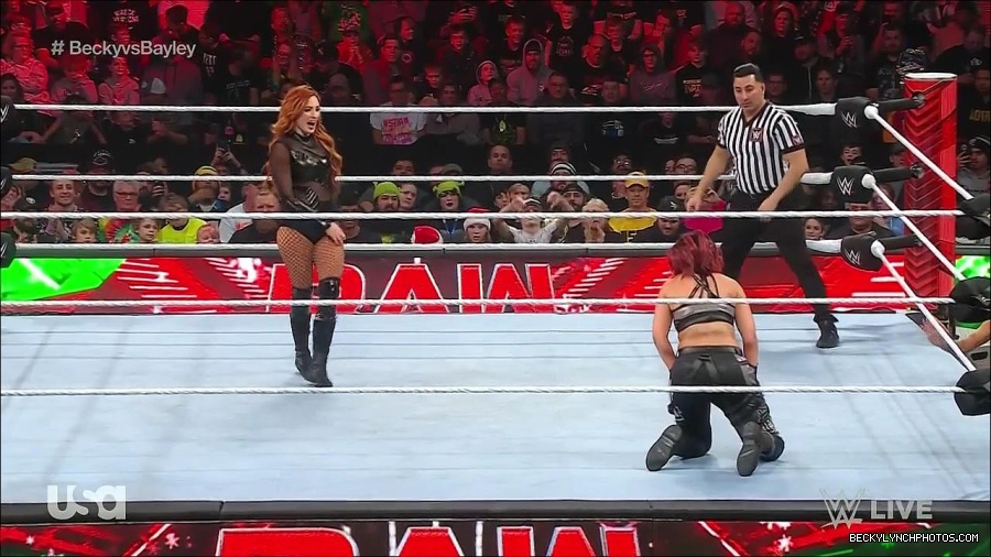 WWE_Monday_Night_Raw_2022_12_19_720p_HDTV_x264-NWCHD_mp4_005907506.jpg