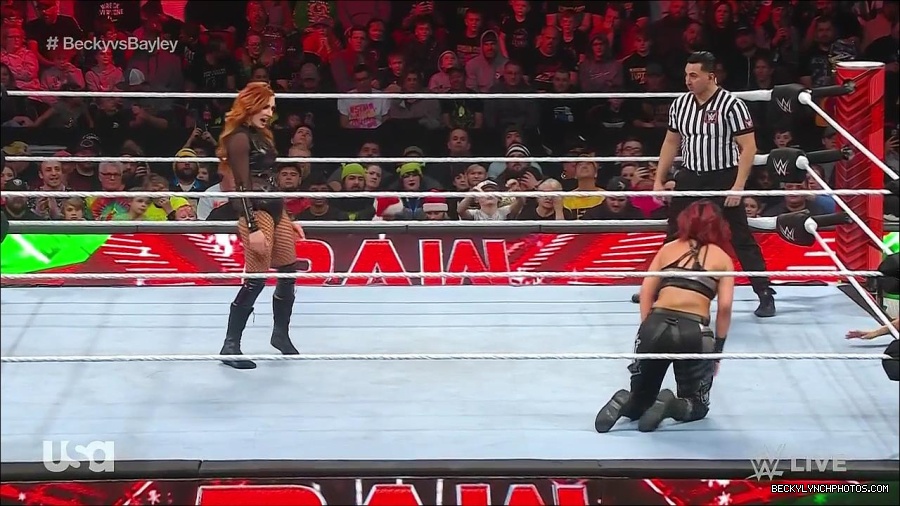 WWE_Monday_Night_Raw_2022_12_19_720p_HDTV_x264-NWCHD_mp4_005908306.jpg