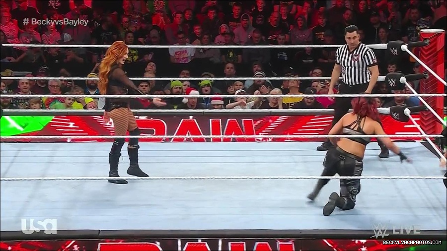WWE_Monday_Night_Raw_2022_12_19_720p_HDTV_x264-NWCHD_mp4_005908707.jpg