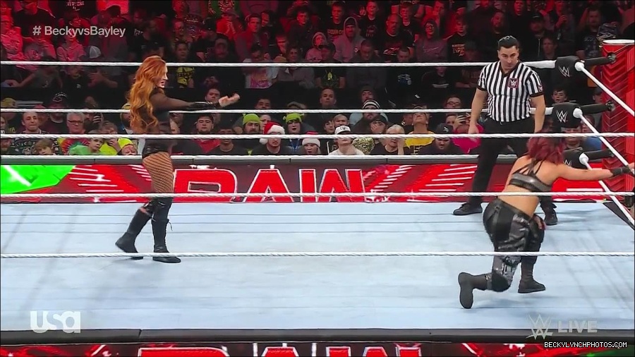 WWE_Monday_Night_Raw_2022_12_19_720p_HDTV_x264-NWCHD_mp4_005909107.jpg