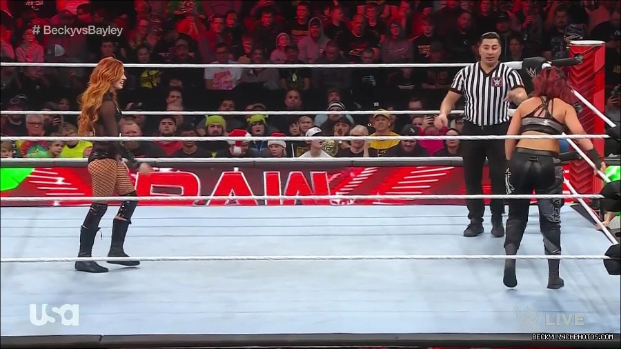 WWE_Monday_Night_Raw_2022_12_19_720p_HDTV_x264-NWCHD_mp4_005910308.jpg