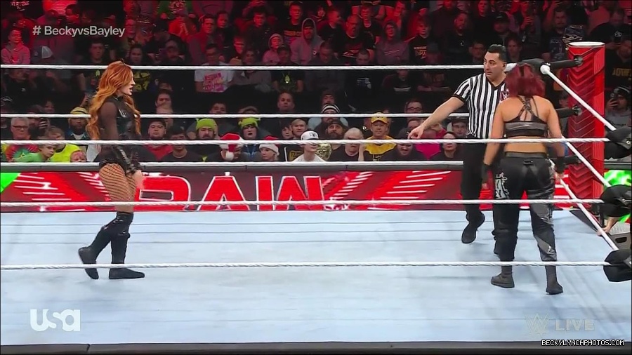WWE_Monday_Night_Raw_2022_12_19_720p_HDTV_x264-NWCHD_mp4_005910709.jpg