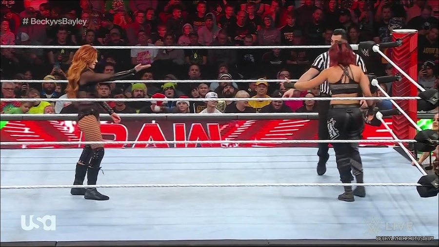 WWE_Monday_Night_Raw_2022_12_19_720p_HDTV_x264-NWCHD_mp4_005911109.jpg