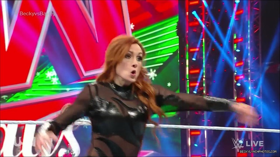 WWE_Monday_Night_Raw_2022_12_19_720p_HDTV_x264-NWCHD_mp4_005911910.jpg
