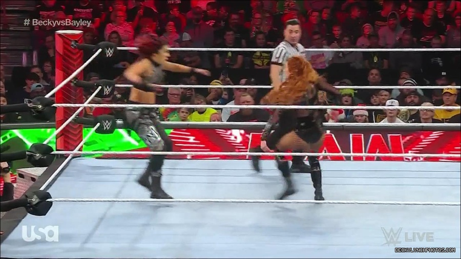 WWE_Monday_Night_Raw_2022_12_19_720p_HDTV_x264-NWCHD_mp4_005913512.jpg