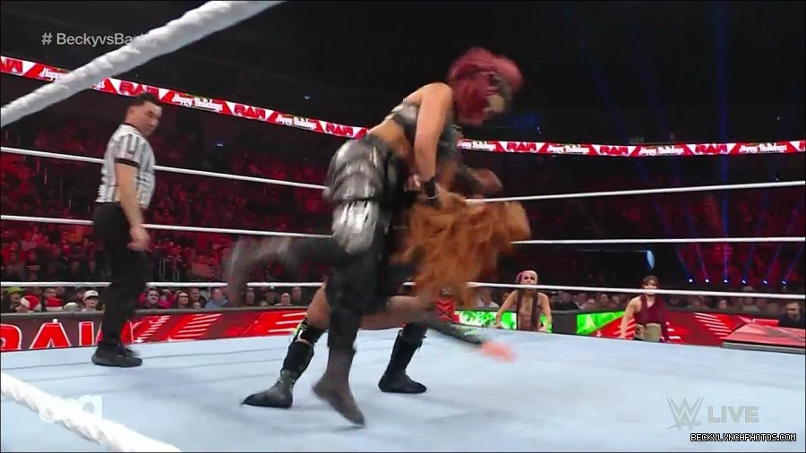 WWE_Monday_Night_Raw_2022_12_19_720p_HDTV_x264-NWCHD_mp4_005913912.jpg