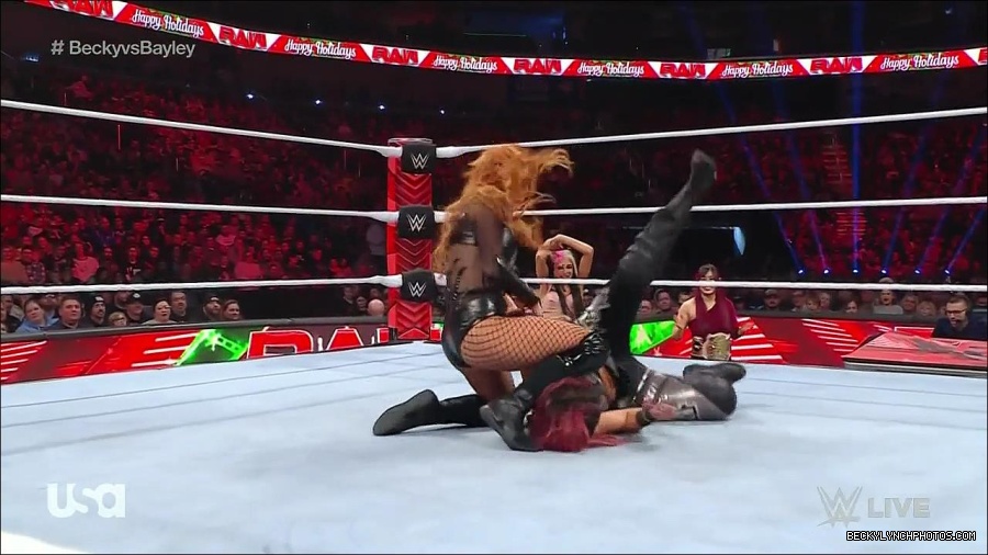 WWE_Monday_Night_Raw_2022_12_19_720p_HDTV_x264-NWCHD_mp4_005915514.jpg