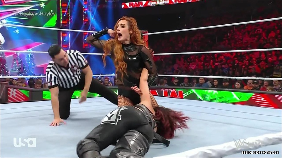 WWE_Monday_Night_Raw_2022_12_19_720p_HDTV_x264-NWCHD_mp4_005917115.jpg