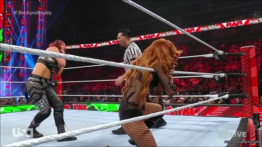 WWE_Monday_Night_Raw_2022_12_19_720p_HDTV_x264-NWCHD_mp4_005928326.jpg
