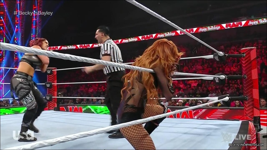 WWE_Monday_Night_Raw_2022_12_19_720p_HDTV_x264-NWCHD_mp4_005928727.jpg