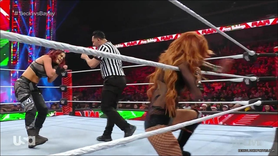 WWE_Monday_Night_Raw_2022_12_19_720p_HDTV_x264-NWCHD_mp4_005929127.jpg