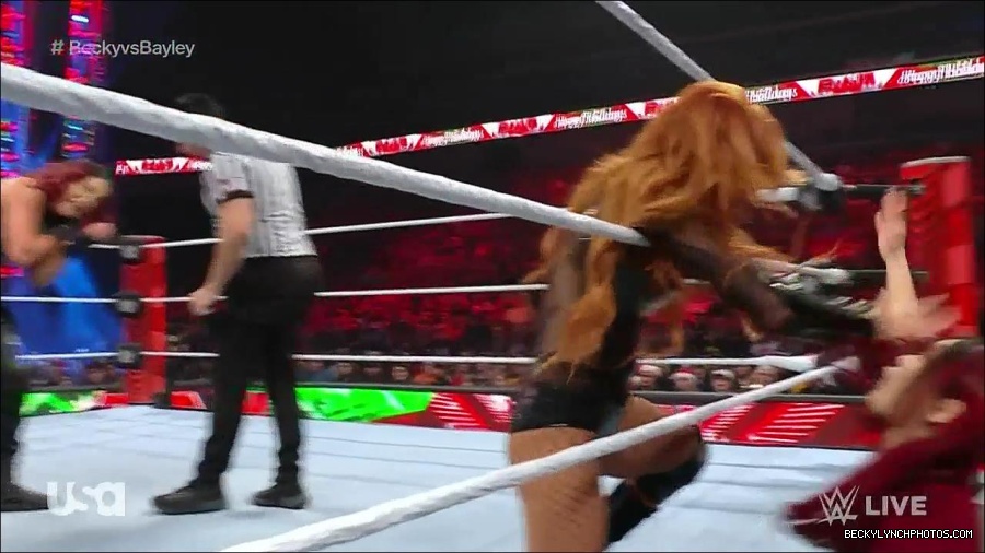 WWE_Monday_Night_Raw_2022_12_19_720p_HDTV_x264-NWCHD_mp4_005929528.jpg
