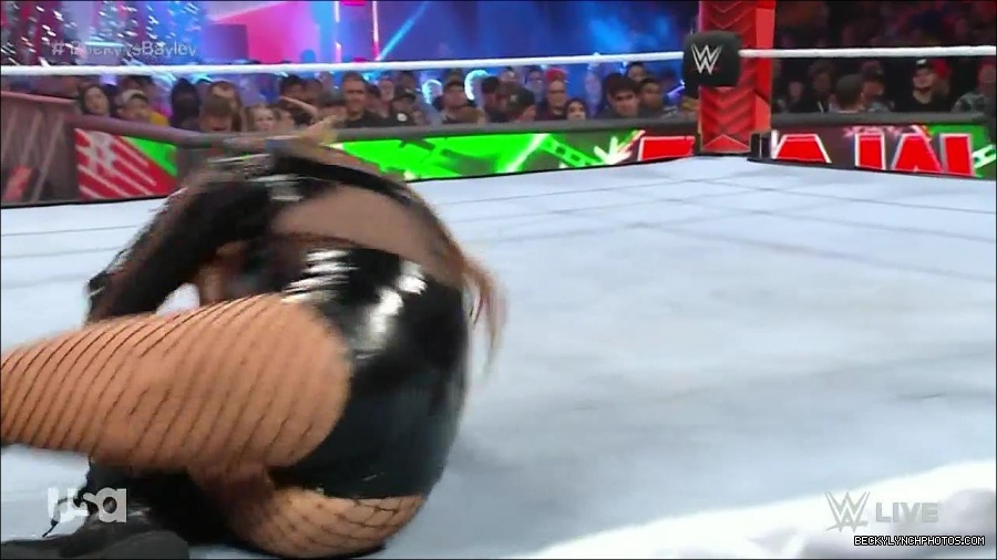 WWE_Monday_Night_Raw_2022_12_19_720p_HDTV_x264-NWCHD_mp4_005935534.jpg