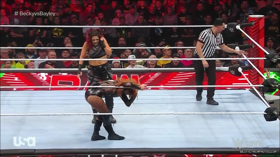 WWE_Monday_Night_Raw_2022_12_19_720p_HDTV_x264-NWCHD_mp4_005938336.jpg
