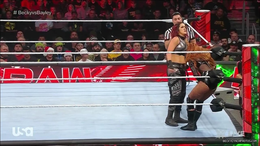 WWE_Monday_Night_Raw_2022_12_19_720p_HDTV_x264-NWCHD_mp4_005943141.jpg