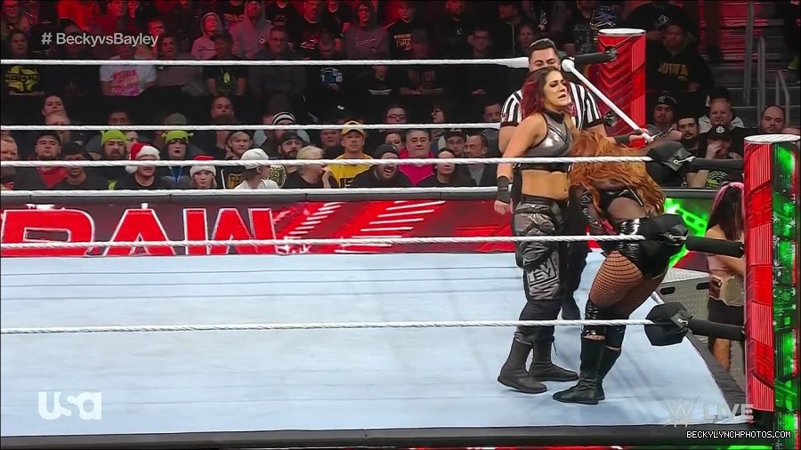 WWE_Monday_Night_Raw_2022_12_19_720p_HDTV_x264-NWCHD_mp4_005943542.jpg