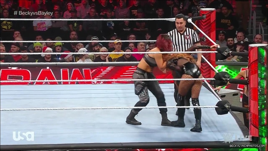 WWE_Monday_Night_Raw_2022_12_19_720p_HDTV_x264-NWCHD_mp4_005945143.jpg