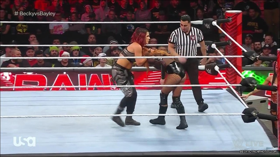 WWE_Monday_Night_Raw_2022_12_19_720p_HDTV_x264-NWCHD_mp4_005945944.jpg