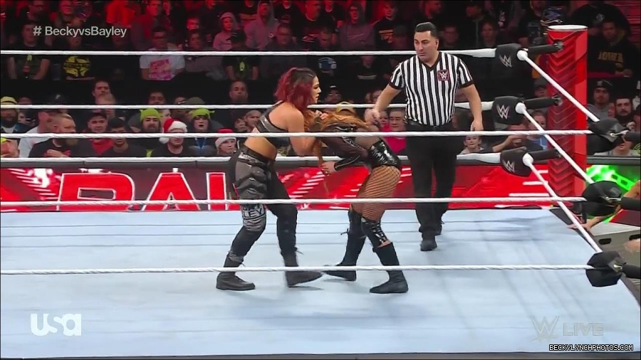 WWE_Monday_Night_Raw_2022_12_19_720p_HDTV_x264-NWCHD_mp4_005946344.jpg
