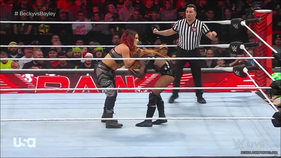 WWE_Monday_Night_Raw_2022_12_19_720p_HDTV_x264-NWCHD_mp4_005946745.jpg