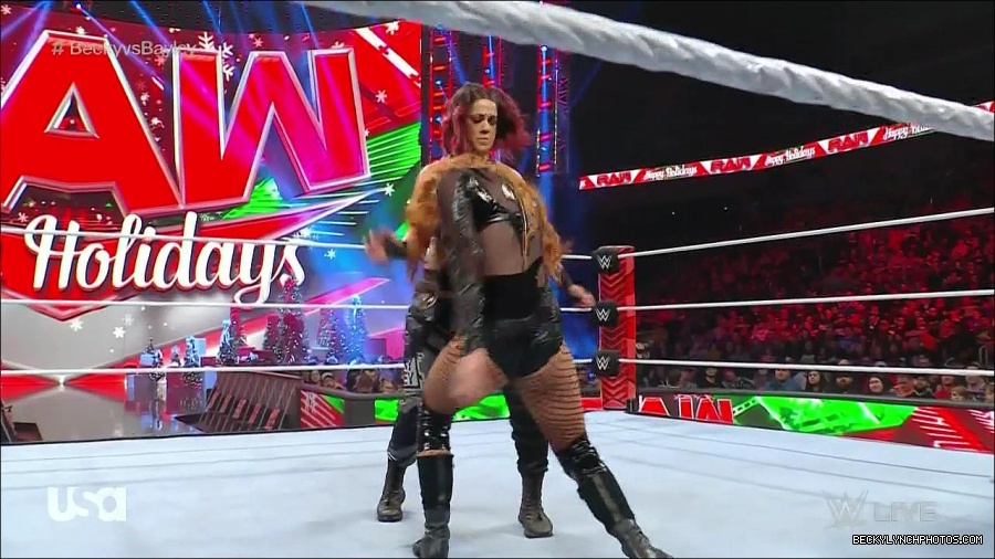 WWE_Monday_Night_Raw_2022_12_19_720p_HDTV_x264-NWCHD_mp4_005947546.jpg