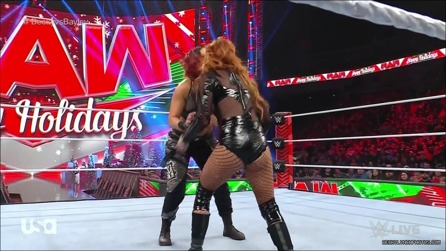 WWE_Monday_Night_Raw_2022_12_19_720p_HDTV_x264-NWCHD_mp4_005947946.jpg