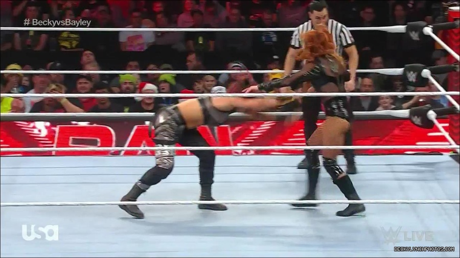 WWE_Monday_Night_Raw_2022_12_19_720p_HDTV_x264-NWCHD_mp4_005948747.jpg