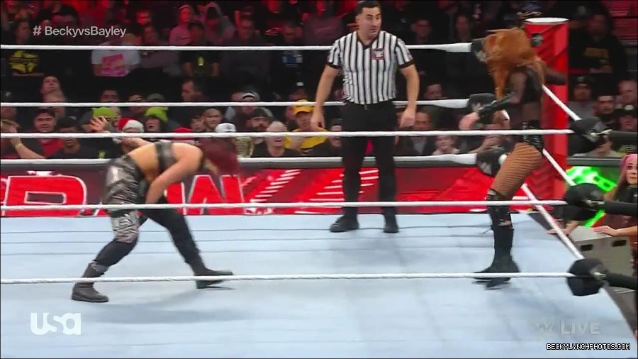 WWE_Monday_Night_Raw_2022_12_19_720p_HDTV_x264-NWCHD_mp4_005949147.jpg