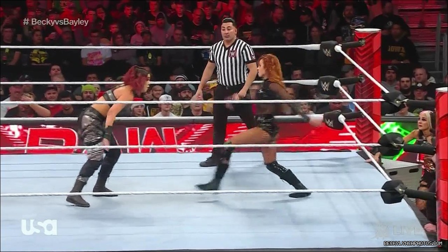 WWE_Monday_Night_Raw_2022_12_19_720p_HDTV_x264-NWCHD_mp4_005949948.jpg