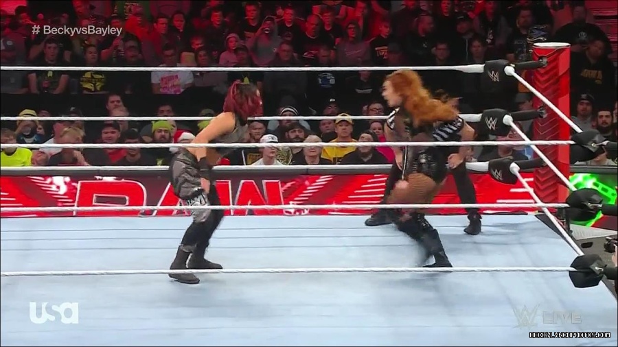 WWE_Monday_Night_Raw_2022_12_19_720p_HDTV_x264-NWCHD_mp4_005952350.jpg