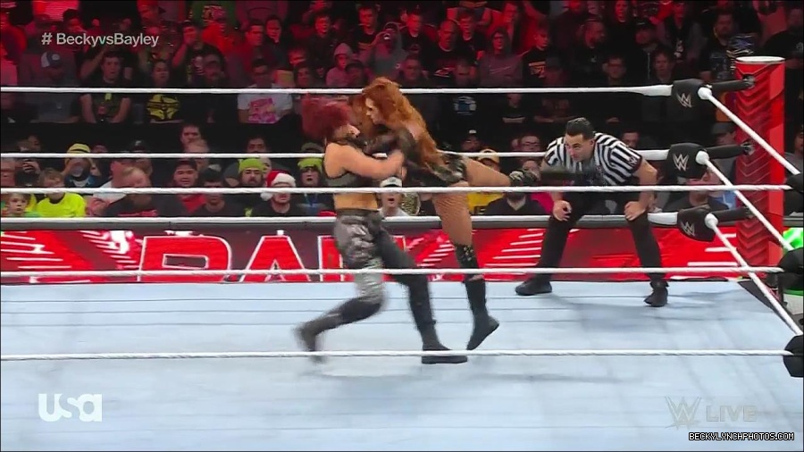 WWE_Monday_Night_Raw_2022_12_19_720p_HDTV_x264-NWCHD_mp4_005952751.jpg