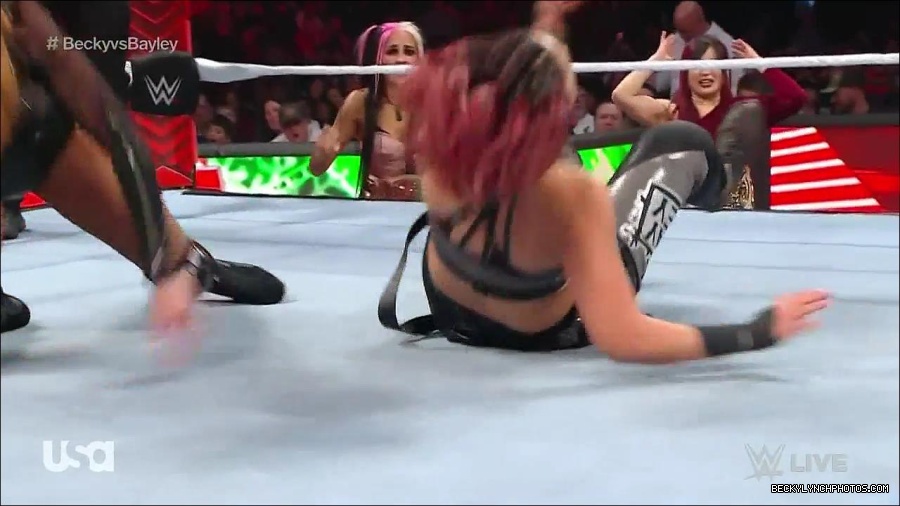 WWE_Monday_Night_Raw_2022_12_19_720p_HDTV_x264-NWCHD_mp4_005953552.jpg