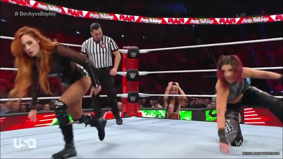WWE_Monday_Night_Raw_2022_12_19_720p_HDTV_x264-NWCHD_mp4_005954352.jpg