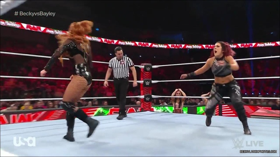 WWE_Monday_Night_Raw_2022_12_19_720p_HDTV_x264-NWCHD_mp4_005954753.jpg