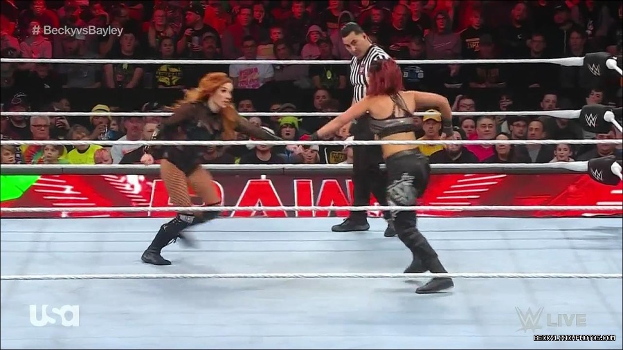 WWE_Monday_Night_Raw_2022_12_19_720p_HDTV_x264-NWCHD_mp4_005955554.jpg