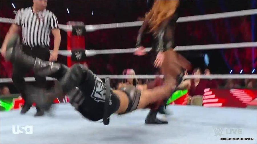 WWE_Monday_Night_Raw_2022_12_19_720p_HDTV_x264-NWCHD_mp4_005956354.jpg