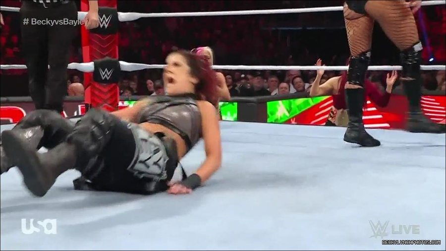 WWE_Monday_Night_Raw_2022_12_19_720p_HDTV_x264-NWCHD_mp4_005956755.jpg
