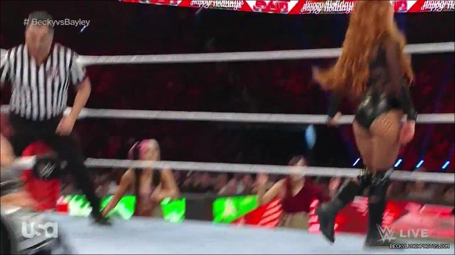 WWE_Monday_Night_Raw_2022_12_19_720p_HDTV_x264-NWCHD_mp4_005957155.jpg
