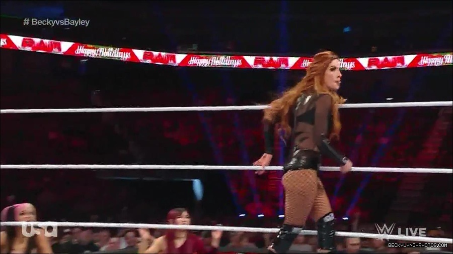 WWE_Monday_Night_Raw_2022_12_19_720p_HDTV_x264-NWCHD_mp4_005957556.jpg