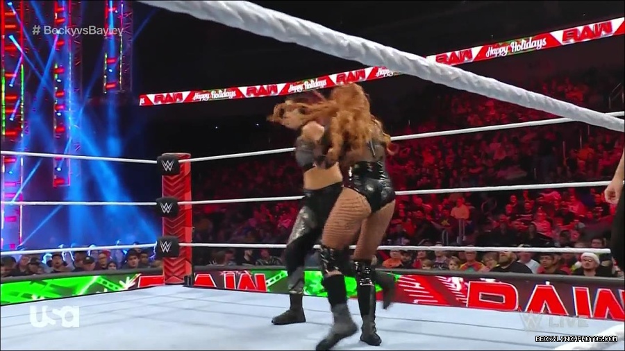WWE_Monday_Night_Raw_2022_12_19_720p_HDTV_x264-NWCHD_mp4_005961159.jpg