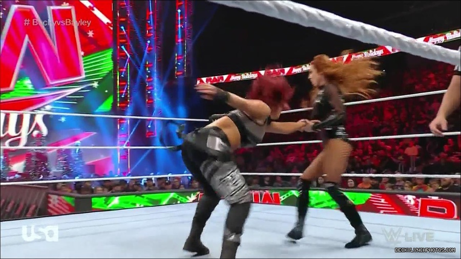 WWE_Monday_Night_Raw_2022_12_19_720p_HDTV_x264-NWCHD_mp4_005961960.jpg