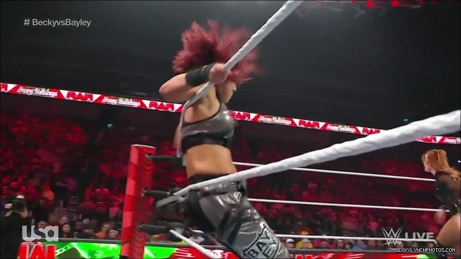WWE_Monday_Night_Raw_2022_12_19_720p_HDTV_x264-NWCHD_mp4_005964362.jpg