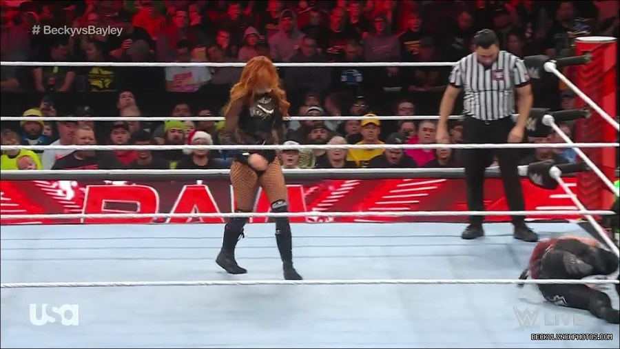 WWE_Monday_Night_Raw_2022_12_19_720p_HDTV_x264-NWCHD_mp4_005967165.jpg