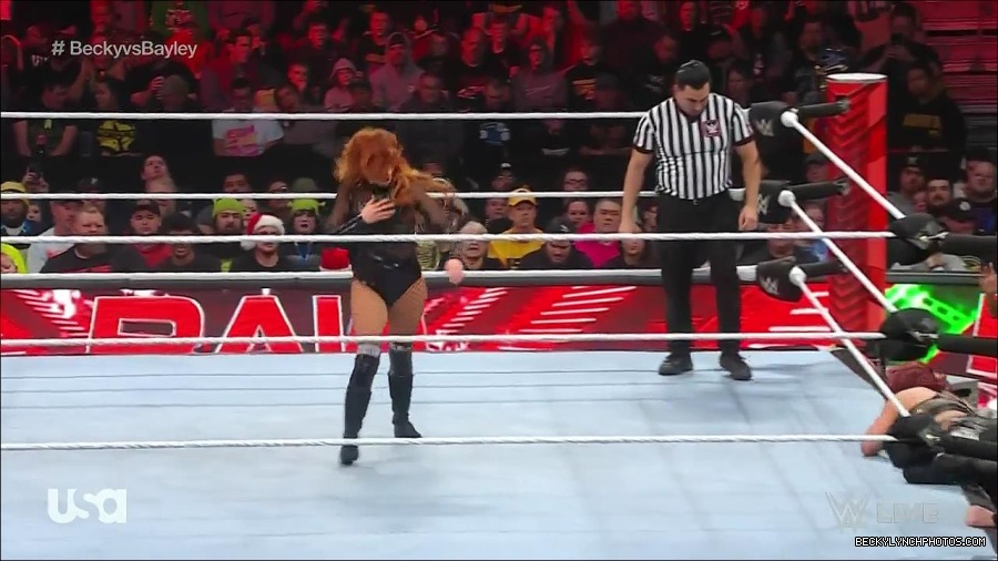 WWE_Monday_Night_Raw_2022_12_19_720p_HDTV_x264-NWCHD_mp4_005967566.jpg