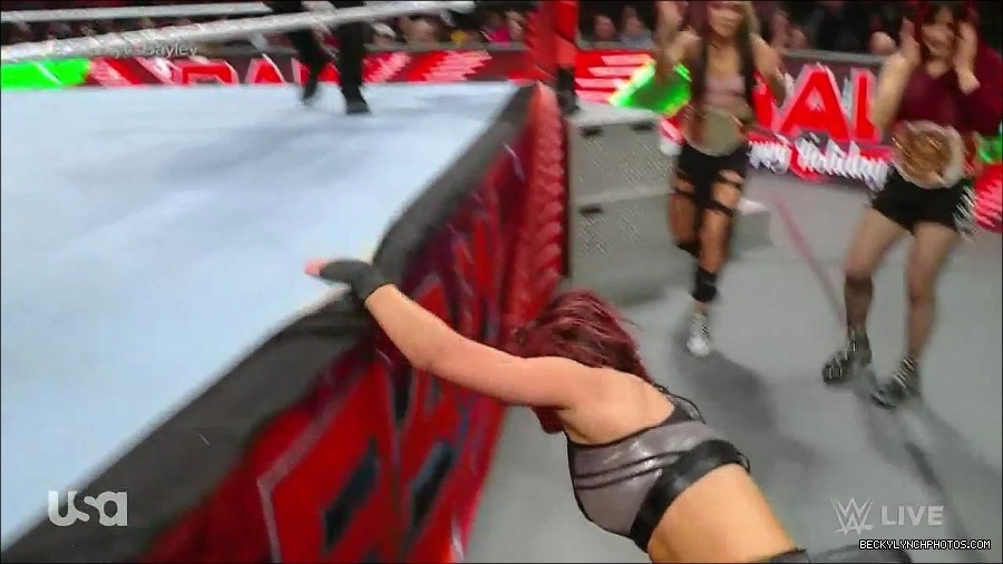 WWE_Monday_Night_Raw_2022_12_19_720p_HDTV_x264-NWCHD_mp4_005967966.jpg